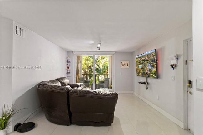 APT-204 - 12106 Saint Andrews Pl, Condo with 2 bedrooms, 1 bathrooms and null parking in Miramar FL | Image 4