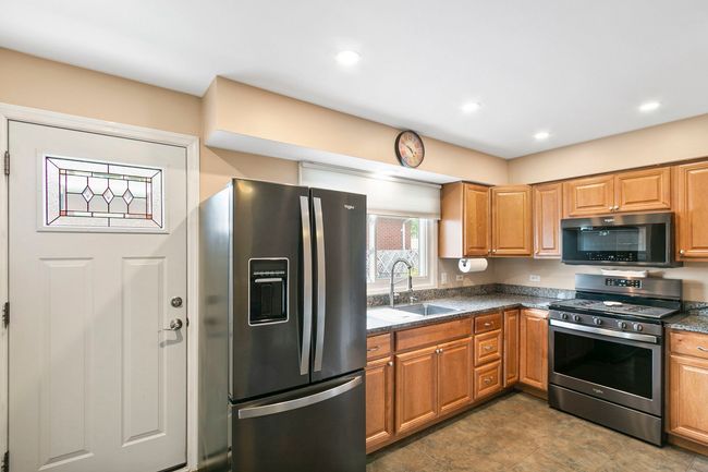 11017 S Kilbourn Ave, House other with 3 bedrooms, 2 bathrooms and 2 parking in Oak Lawn IL | Image 6