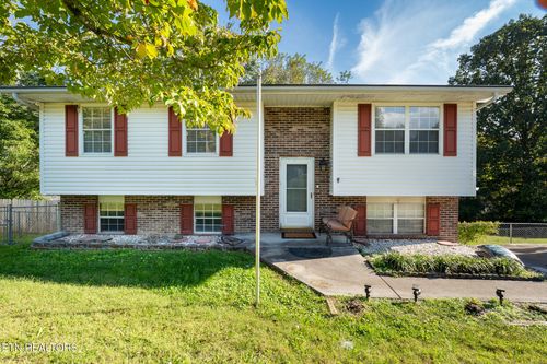 610 Red Bud Ln, Oliver Springs, TN, 37840-2316 | Card Image