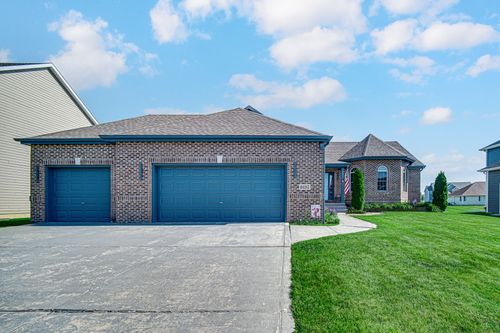 9137 Michigan Dr, Crown Point, IN, 46307 | Card Image