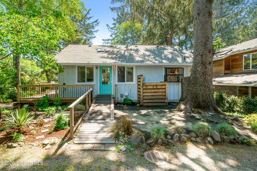 187 E Coolidge Ave, Cannon Beach, OR, 97110-2055 | Card Image