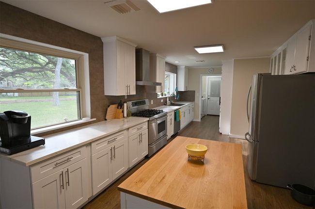 1013 Quail Ln, House other with 3 bedrooms, 2 bathrooms and 3 parking in Eagle Lake TX | Image 23