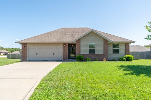5590 W Sunflower Dr, Springfield, MO, 65802-7820 | Card Image
