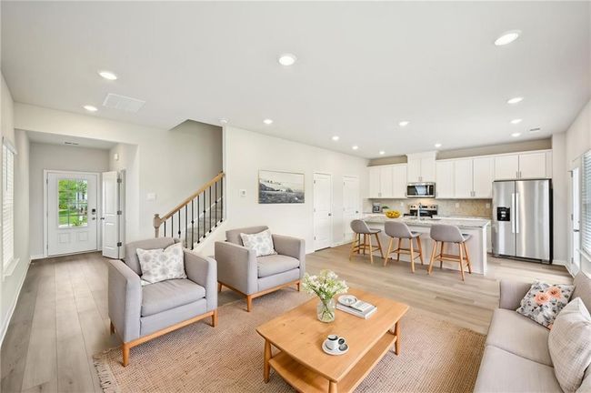 2761 Aralynn Way, House other with 3 bedrooms, 3 bathrooms and 2 parking in College Park GA | Image 8