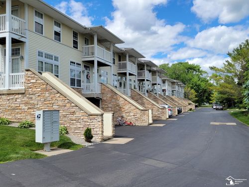 206 Beachwalk Trl, Luna Pier, MI, 48157-9401 | Card Image