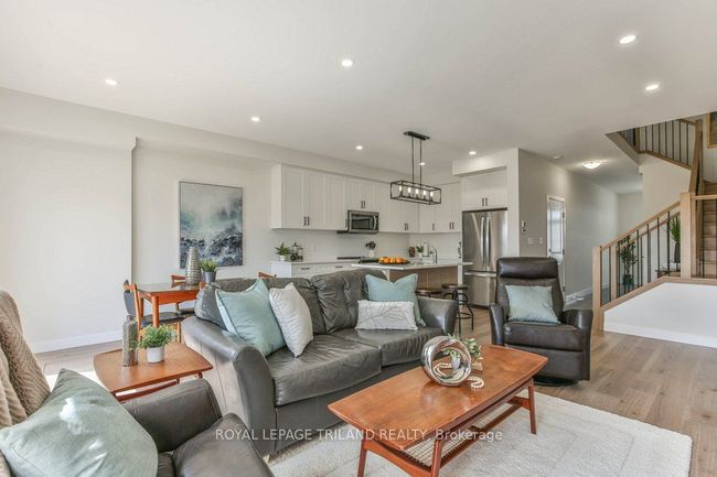 6713 Hayward Dr, House attached with 3 bedrooms, 3 bathrooms and 1 parking in London ON | Image 17