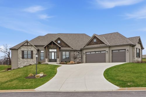 1636 Upland Ct, Hartland, WI, 53029-2325 | Card Image