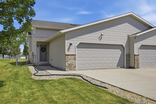 4251 39th Ave S, Fargo, ND, 58104-7525 | Card Image