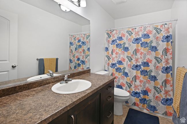 Main floor full bathroom. | Image 19