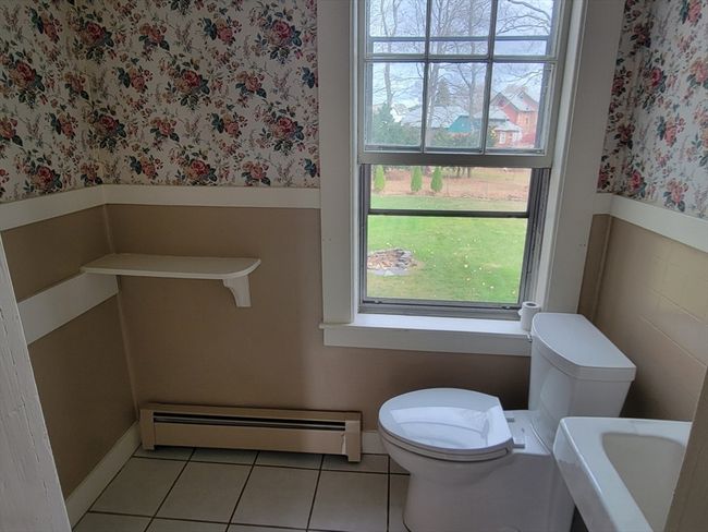 10 High St, House other with 3 bedrooms, 2 bathrooms and 2 parking in West Brookfield MA | Image 12