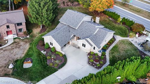 1008 Hidden Lake Dr, West Bloomfield, MI, 48324 | Card Image