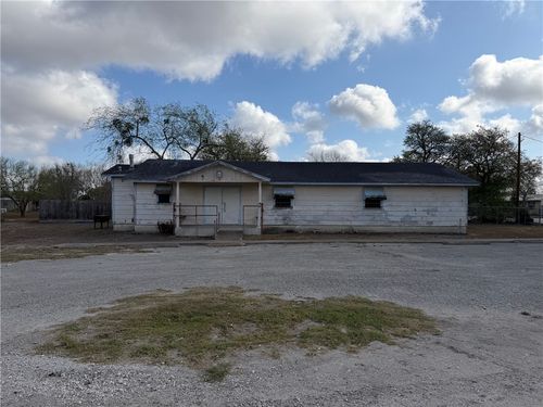 123 E Laredo St, Mathis, TX, 78368-2030 | Card Image