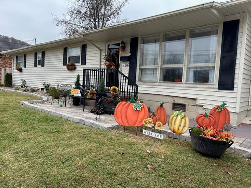 108 Powell Dr, Barbourville, KY, 40906-1520 | Card Image