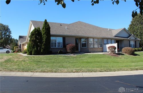 5000 Twin Lakes Cir, Englewood, OH, 45315-8761 | Card Image