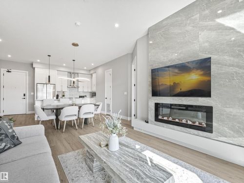 101-7471 May Common Nw, Edmonton, AB, T6R0X5 | Card Image