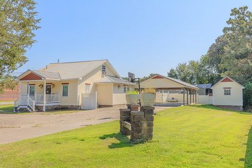 622 W Market Street, Chatsworth, GA, 30705 | Card Image