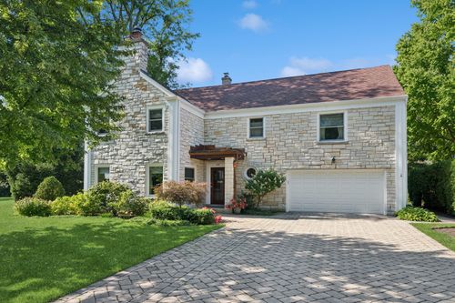 915 Ottawa Ln, Wilmette, IL, 60091-1221 | Card Image