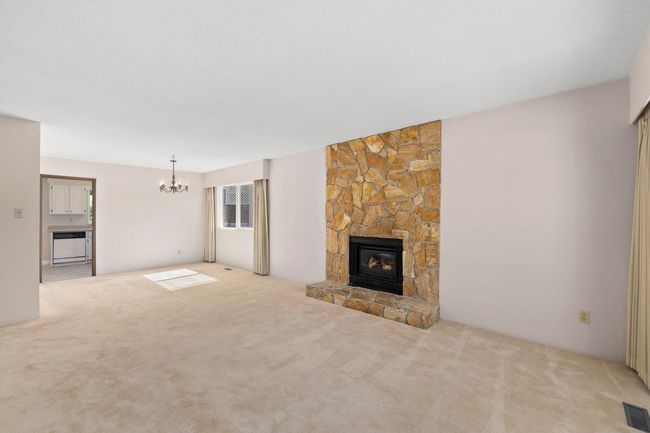 1605 Hemlock Pl, House other with 3 bedrooms, 3 bathrooms and 6 parking in Port Moody BC | Image 7