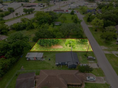 507 Cemetery Street, Clute, TX, 77531 | Card Image