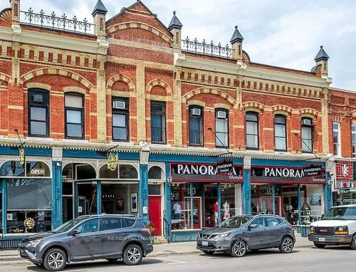 183 Queen St, Port Perry, ON, L9L1B8 | Card Image