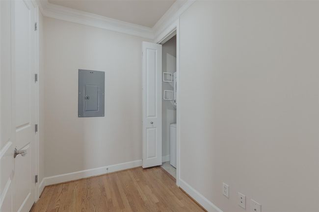 Laundry area and flex space located off entrance | Image 12