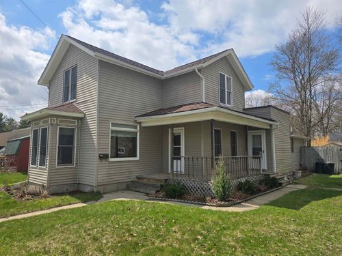 216 S Chapman St, Chesaning, MI, 48616-1302 | Card Image