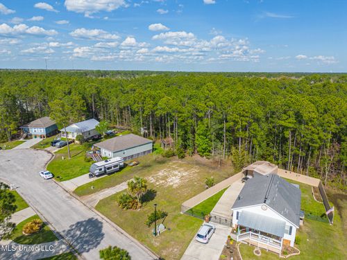 814 Deer Trail Ln, Pass Christian, MS, 39571-4145 | Card Image
