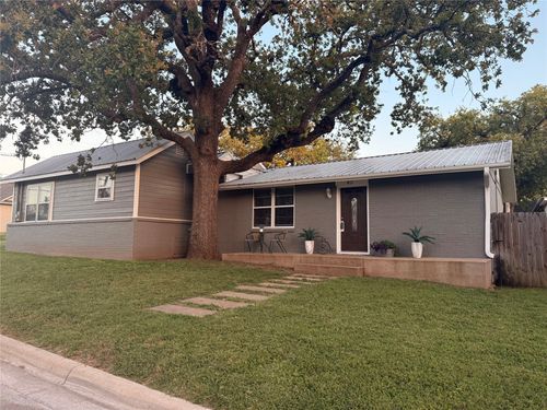 411 Harcourt St, Weatherford, TX, 76086-3027 | Card Image