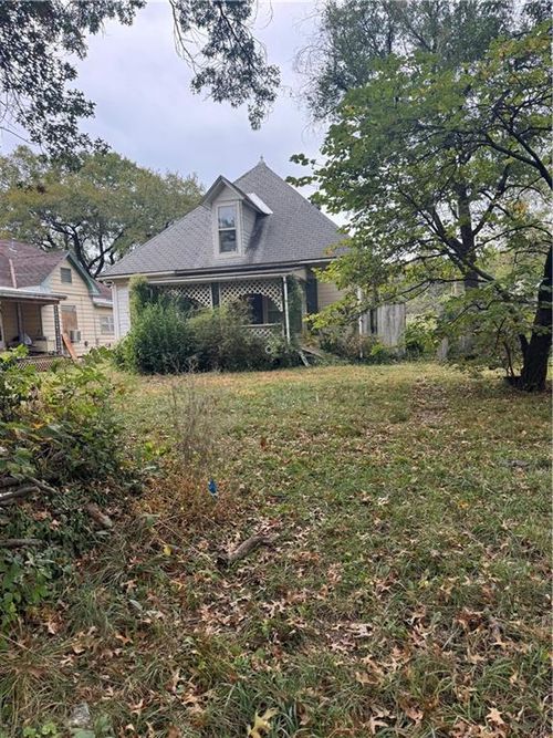 2729 Chess Ave, Parsons, KS, 67357-2318 | Card Image