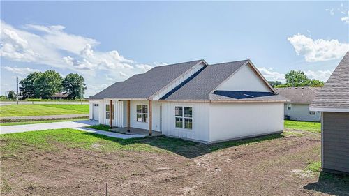 710 Ivy Ln, Sedalia, MO, 65301-1991 | Card Image