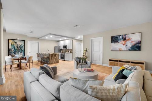 2-200 N 16th St, PHILADELPHIA, PA, 19102-1225 | Card Image
