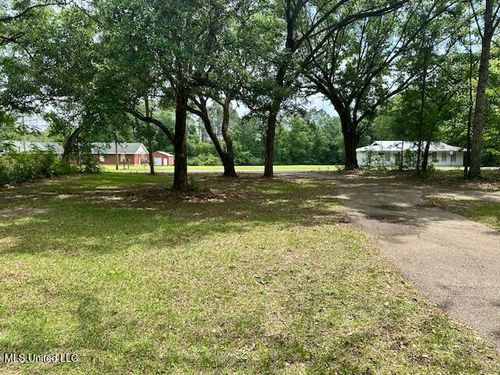 23467 Indian Ridge Rd, Picayune, MS, 39466-8950 | Card Image