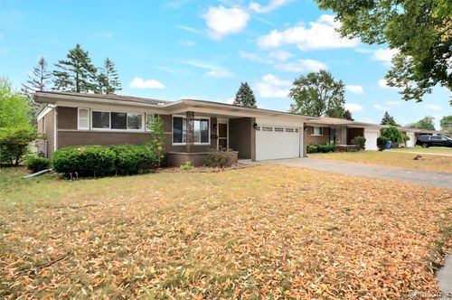 28130 Liberty Dr, Warren, MI, 48092-2585 | Card Image