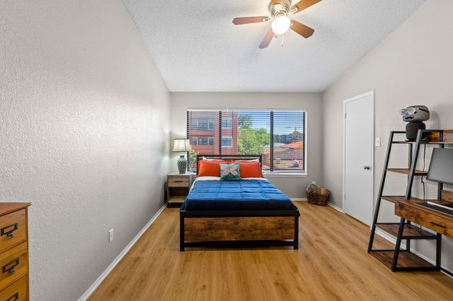 This condo benefits from high ceilings, thanks to its top-floor location! | Image 15