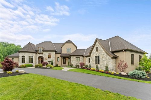 9020 Whisperinghill Dr, Cincinnati, OH, 45242 | Card Image