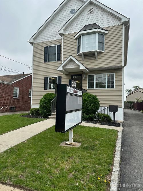 249 Main St, Woodbridge, NJ, 07095-1961 | Card Image