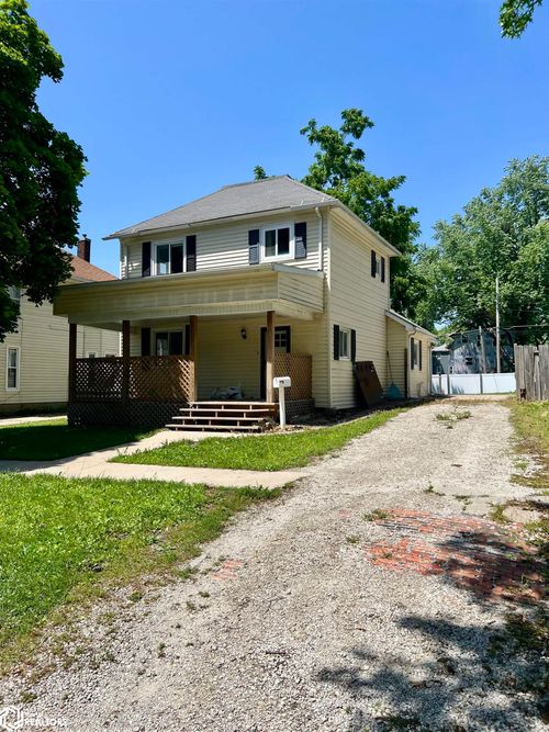 915 W Montgomery St, Creston, IA, 50801-2015 | Card Image