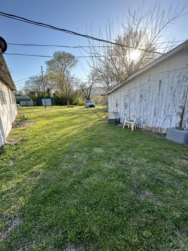 1065 N Main St, House other with 3 bedrooms, 2 bathrooms and null parking in Whitwell TN | Image 13
