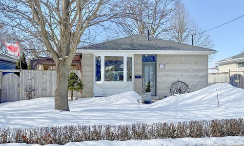 928 Centre Street N, Whitby, ON, L1N4V1 | Card Image