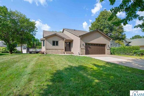 1676 Castle Dr, North Mankato, MN, 56003-1506 | Card Image