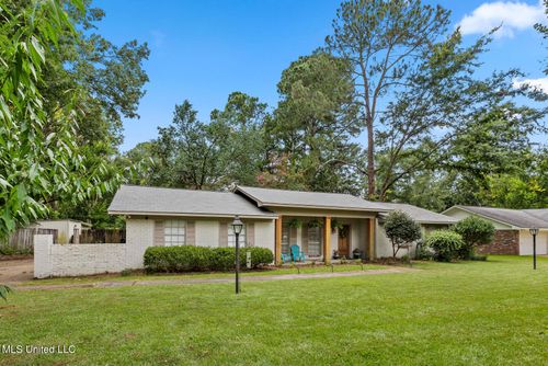 141 Meadowdale Dr, Madison, MS, 39110-9660 | Card Image