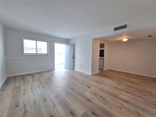 apt-7-2011 Bay Dr, Miami Beach, FL, 33141-4475 | Card Image