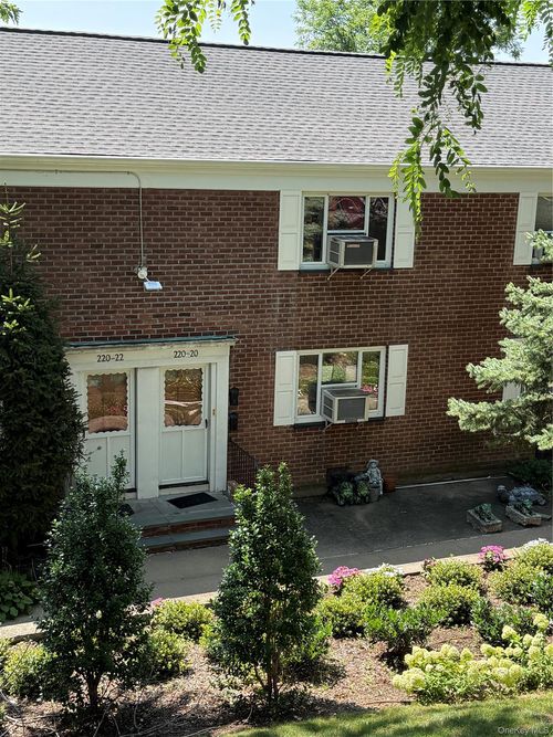 20-220-20 Stronghurst Ave, Queens Village, NY, 11427-2007 | Card Image