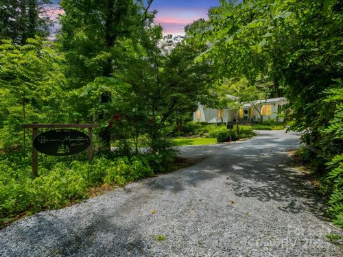 2525 Kanuga Rd, Hendersonville, NC, 28739-7033 | Card Image