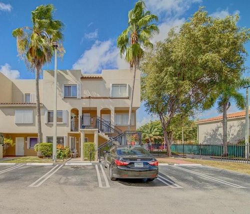 526-551 Nw 82nd Ave, Miami, FL, 33126-3998 | Card Image