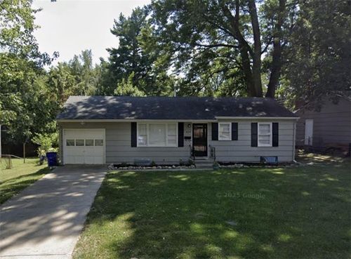 9135 Richards Dr, Raytown, MO, 64133-6468 | Card Image