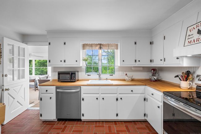 98 Whisconier Rd, House other with 4 bedrooms, 3 bathrooms and null parking in Brookfield CT | Image 6