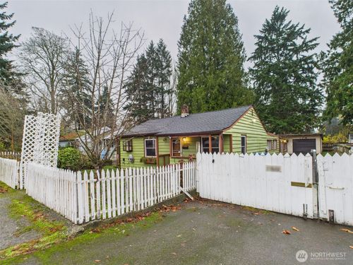 15822 26th Ave Ne, Shoreline, WA, 98155-6437 | Card Image