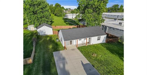 1227 N Jesse James Rd, Excelsior Springs, MO, 64024-1186 | Card Image