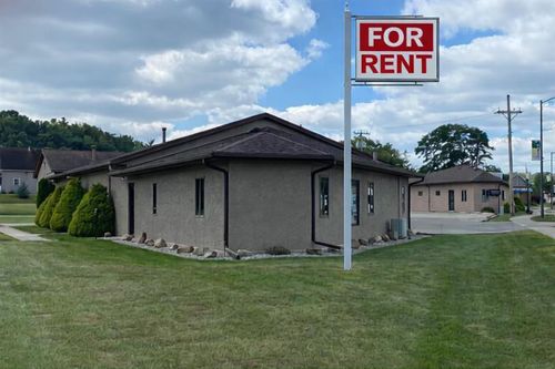 909 S Mechanic St, Decorah, IA, 52101-2147 | Card Image